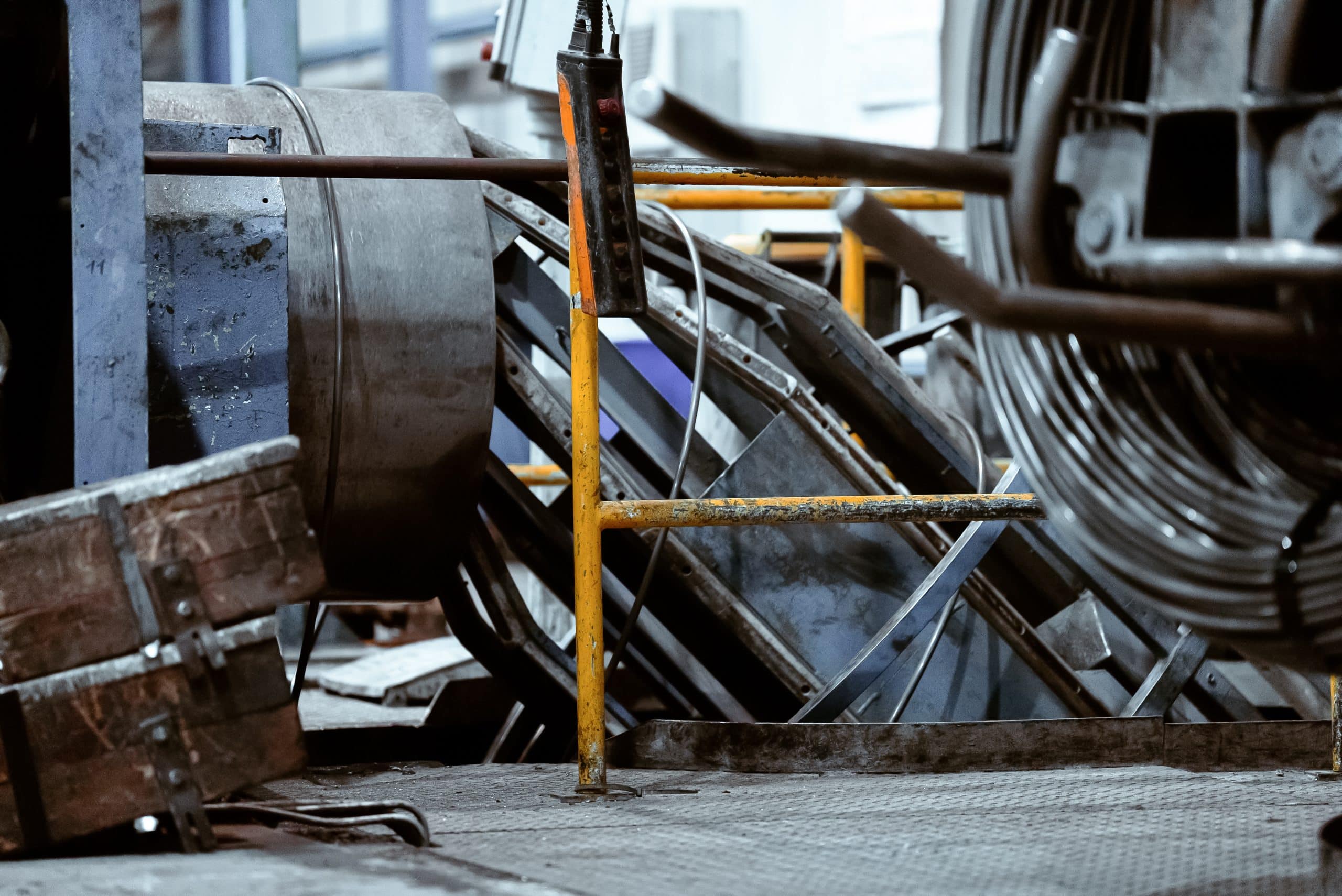 Dienstleistungen 3 Drähte werden auf ein Glührost gedreht, diesen Draht nennt man nach dem Prozess "Drahtcoil"