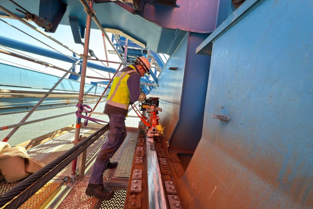 Kranschiene schleifen 1 Kranschiene schleifen 1